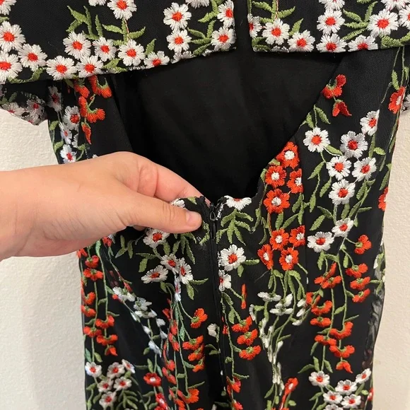 Gianni Bini Black and Red Embroidered Floral Midi Dress Open Back Size 6 - Picture 8 of 10